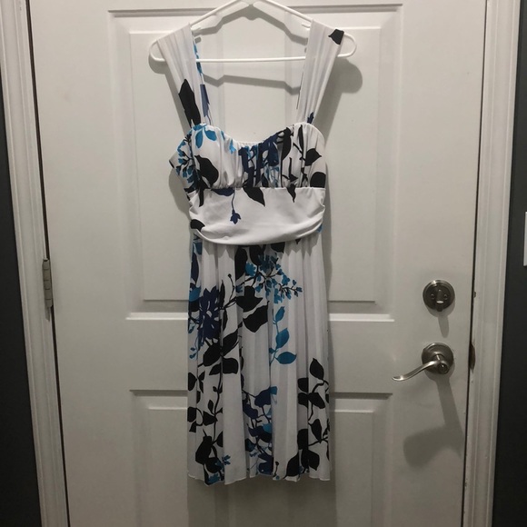 Speechless Dresses & Skirts - Floral print pleated dress size L